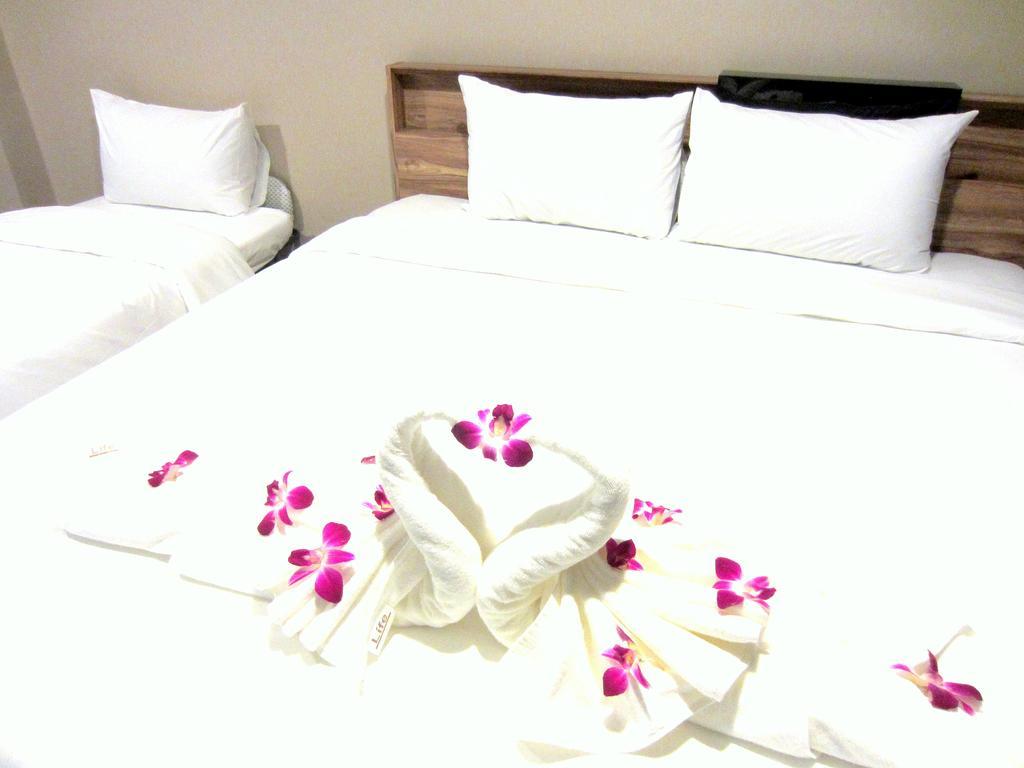 Life Grand Chiang Mai Hotel Exterior photo